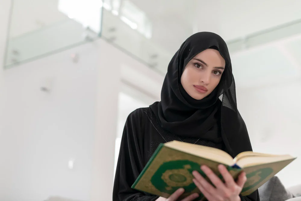 Açık Saçla Kuran Dinlemek veya Okumak.webp