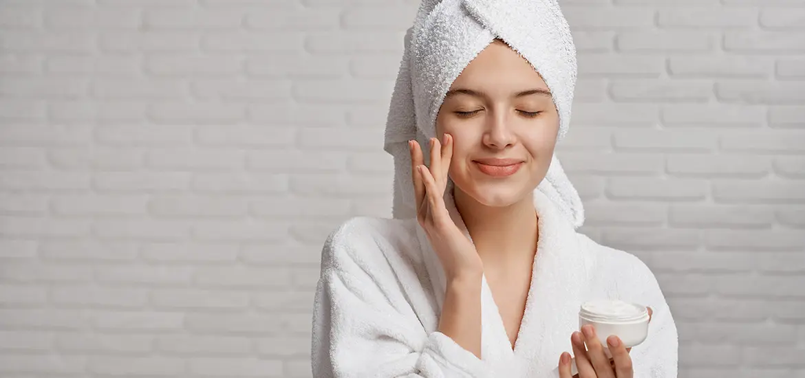 Kuru Ciltler İçin Hangi Nemlendiriciler Daha Uygun Dermatolojik Öneriler.webp