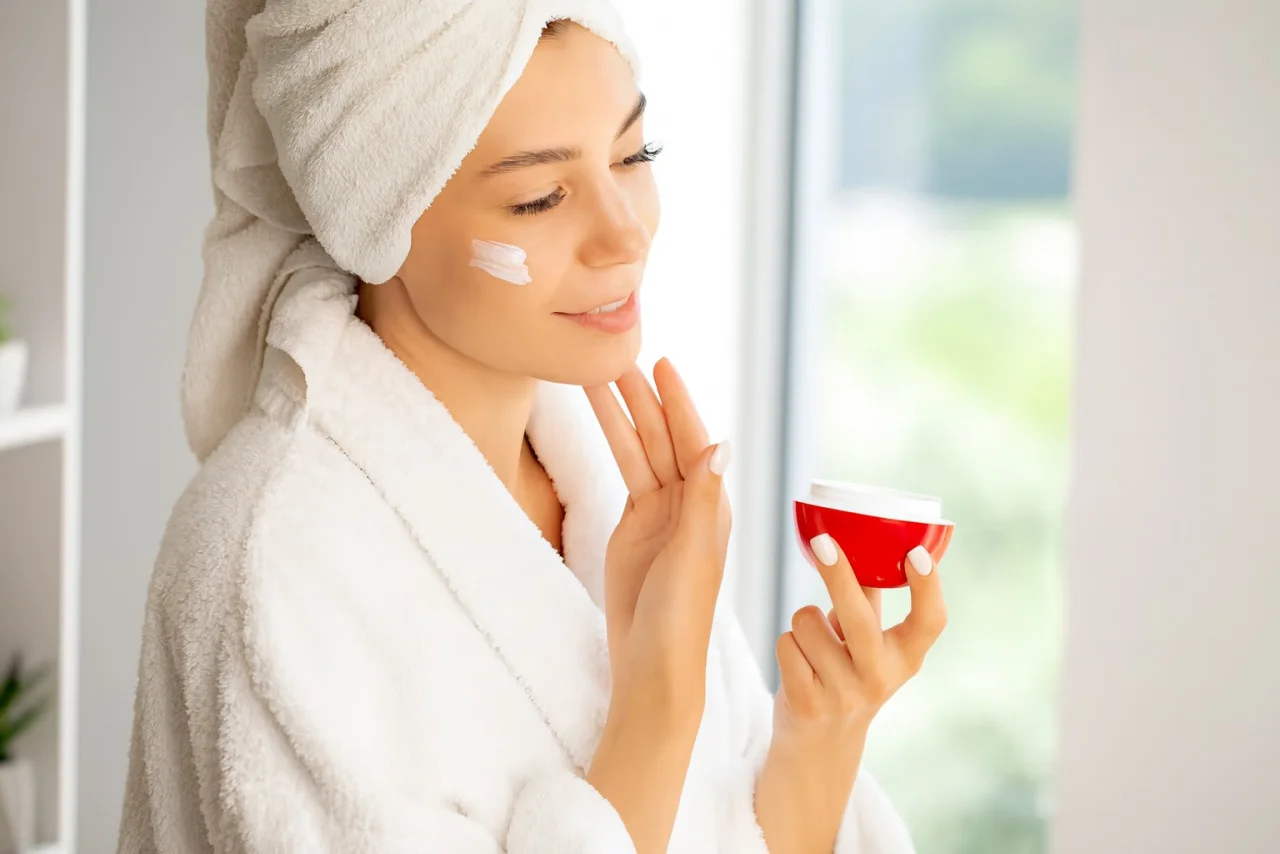 Dermatologların Önerdiği En İyi Nemlendirici Yüz Kremleri.webp