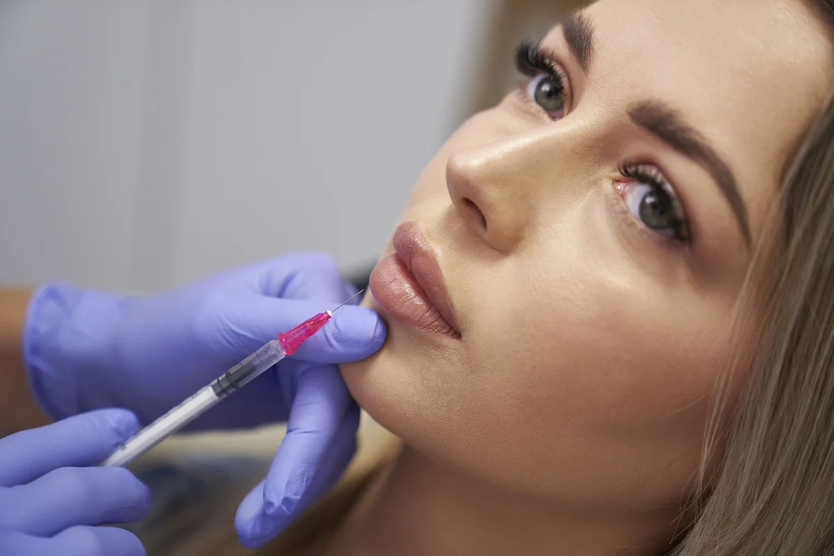 İstanbul’da Dudak Dolgusu Yaptırmak İçin En İyi Klinikler.webp