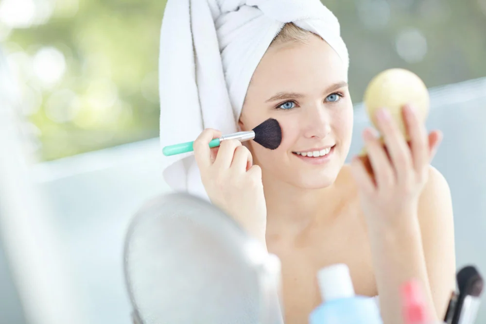 Makyajda ‘Clean Girl’ Akımı Nedir? Yaz İçin Hafif ve Doğal Görünüm Nasıl Yapılır?.webp