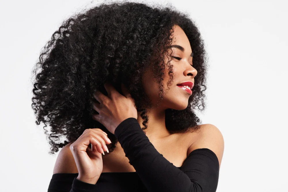 Simsiyah Saçlar Dönüyor ‘Goth Girl Hair’ Trendi Nedir ve Kimlere Yakışır.webp